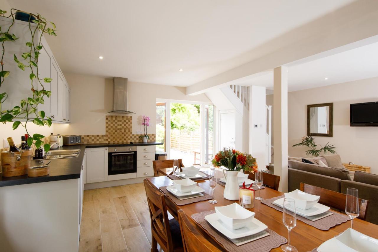 'Orchard Croft Lodge - Chichester', Book-Direct, New Home 1,367 Sq' Ft' , Can Sleep 8 On Request , Split & Link 'Super King' Size Beds, Free Wi-Fi, Sky Tv & Sky Sports, 9 - Minutes From West Wittering Beach, Very Quiet Location, Dog Friendly Eksteriør billede