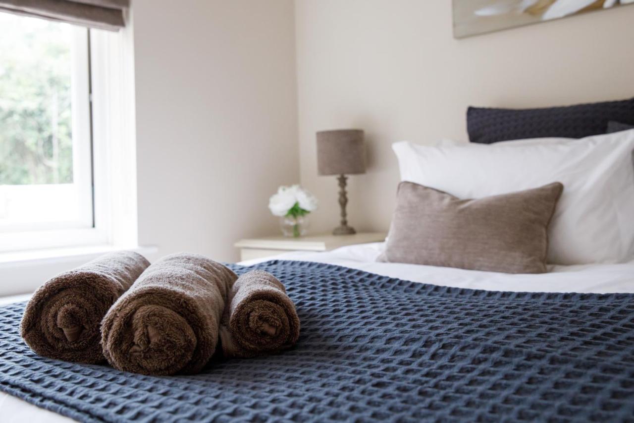 'Orchard Croft Lodge - Chichester', Book-Direct, New Home 1,367 Sq' Ft' , Can Sleep 8 On Request , Split & Link 'Super King' Size Beds, Free Wi-Fi, Sky Tv & Sky Sports, 9 - Minutes From West Wittering Beach, Very Quiet Location, Dog Friendly Eksteriør billede
