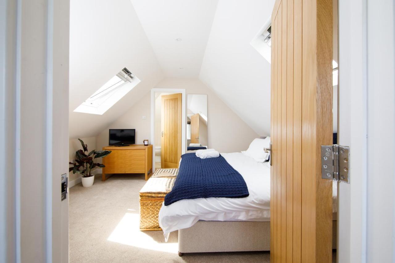 'Orchard Croft Lodge - Chichester', Book-Direct, New Home 1,367 Sq' Ft' , Can Sleep 8 On Request , Split & Link 'Super King' Size Beds, Free Wi-Fi, Sky Tv & Sky Sports, 9 - Minutes From West Wittering Beach, Very Quiet Location, Dog Friendly Eksteriør billede