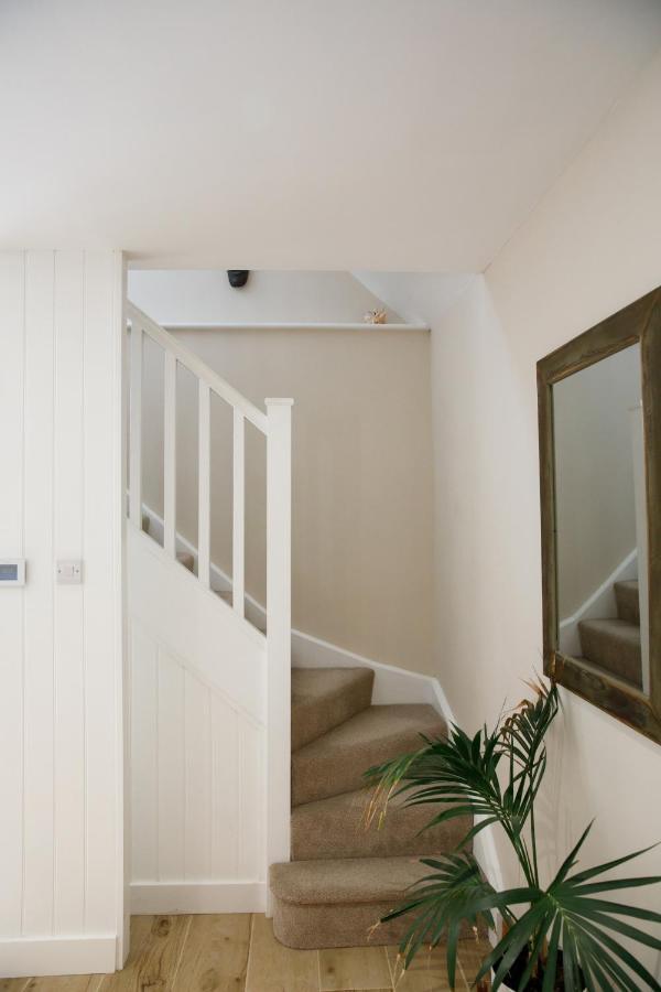 'Orchard Croft Lodge - Chichester', Book-Direct, New Home 1,367 Sq' Ft' , Can Sleep 8 On Request , Split & Link 'Super King' Size Beds, Free Wi-Fi, Sky Tv & Sky Sports, 9 - Minutes From West Wittering Beach, Very Quiet Location, Dog Friendly Eksteriør billede