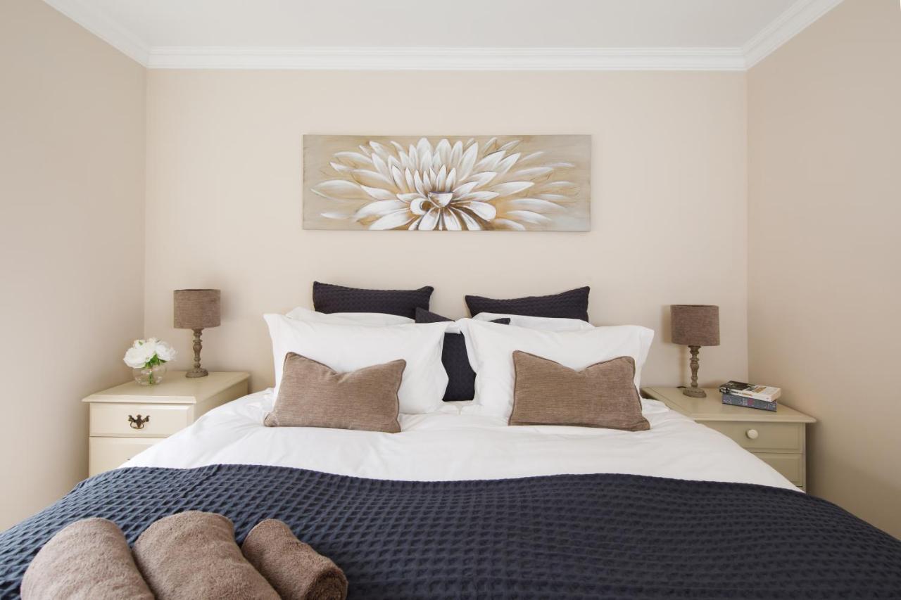 'Orchard Croft Lodge - Chichester', Book-Direct, New Home 1,367 Sq' Ft' , Can Sleep 8 On Request , Split & Link 'Super King' Size Beds, Free Wi-Fi, Sky Tv & Sky Sports, 9 - Minutes From West Wittering Beach, Very Quiet Location, Dog Friendly Eksteriør billede
