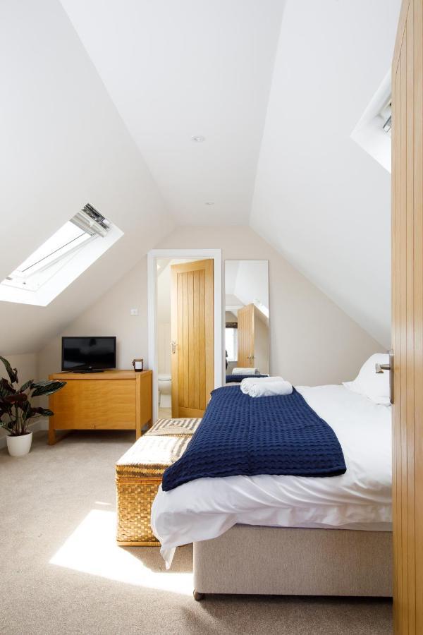 'Orchard Croft Lodge - Chichester', Book-Direct, New Home 1,367 Sq' Ft' , Can Sleep 8 On Request , Split & Link 'Super King' Size Beds, Free Wi-Fi, Sky Tv & Sky Sports, 9 - Minutes From West Wittering Beach, Very Quiet Location, Dog Friendly Eksteriør billede