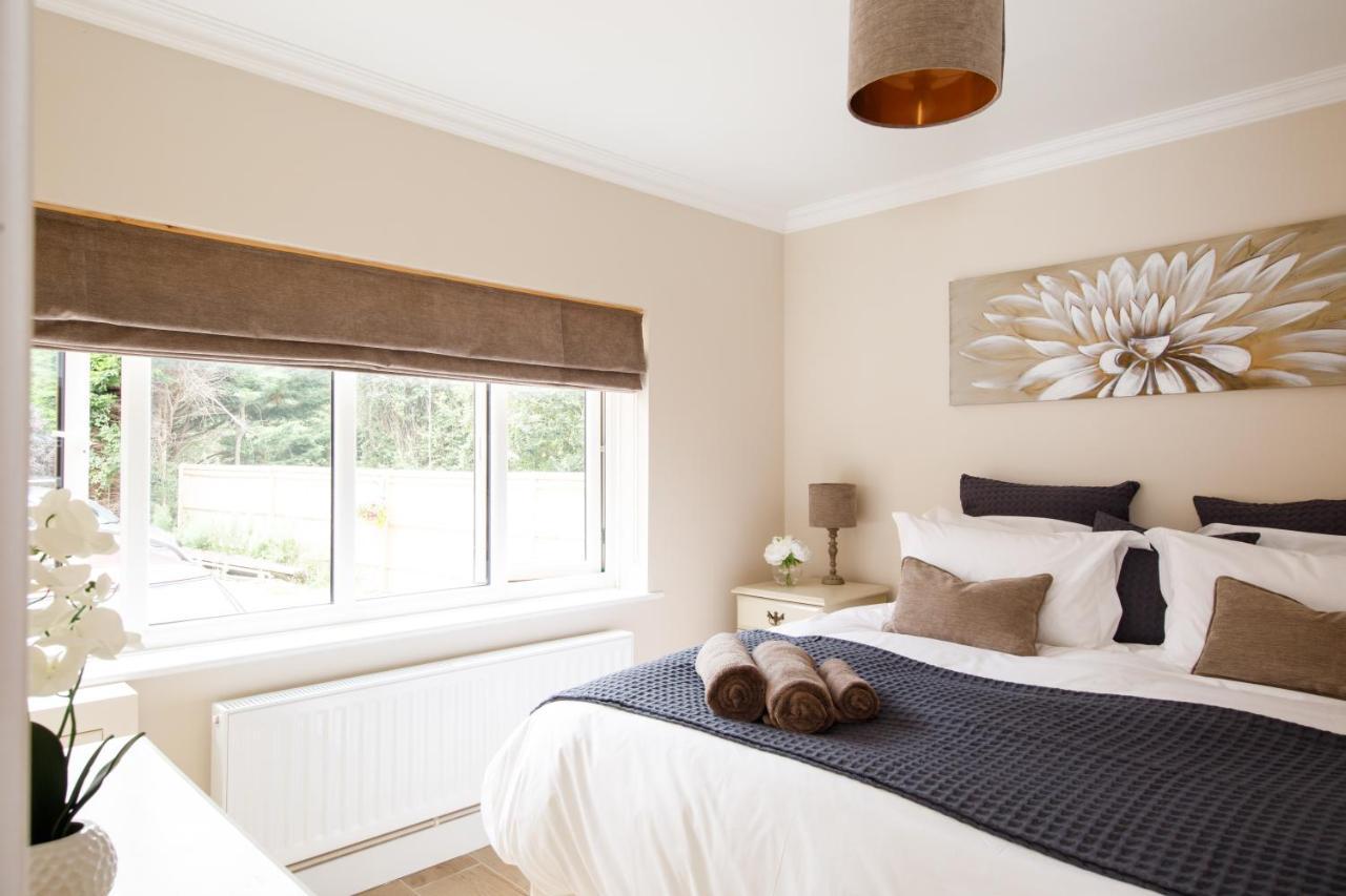 'Orchard Croft Lodge - Chichester', Book-Direct, New Home 1,367 Sq' Ft' , Can Sleep 8 On Request , Split & Link 'Super King' Size Beds, Free Wi-Fi, Sky Tv & Sky Sports, 9 - Minutes From West Wittering Beach, Very Quiet Location, Dog Friendly Eksteriør billede