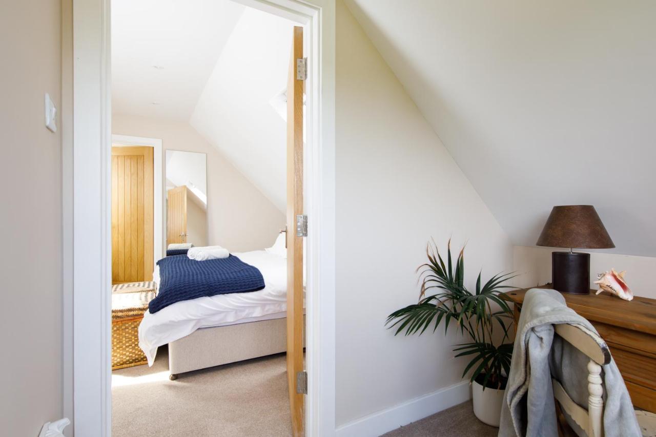 'Orchard Croft Lodge - Chichester', Book-Direct, New Home 1,367 Sq' Ft' , Can Sleep 8 On Request , Split & Link 'Super King' Size Beds, Free Wi-Fi, Sky Tv & Sky Sports, 9 - Minutes From West Wittering Beach, Very Quiet Location, Dog Friendly Eksteriør billede