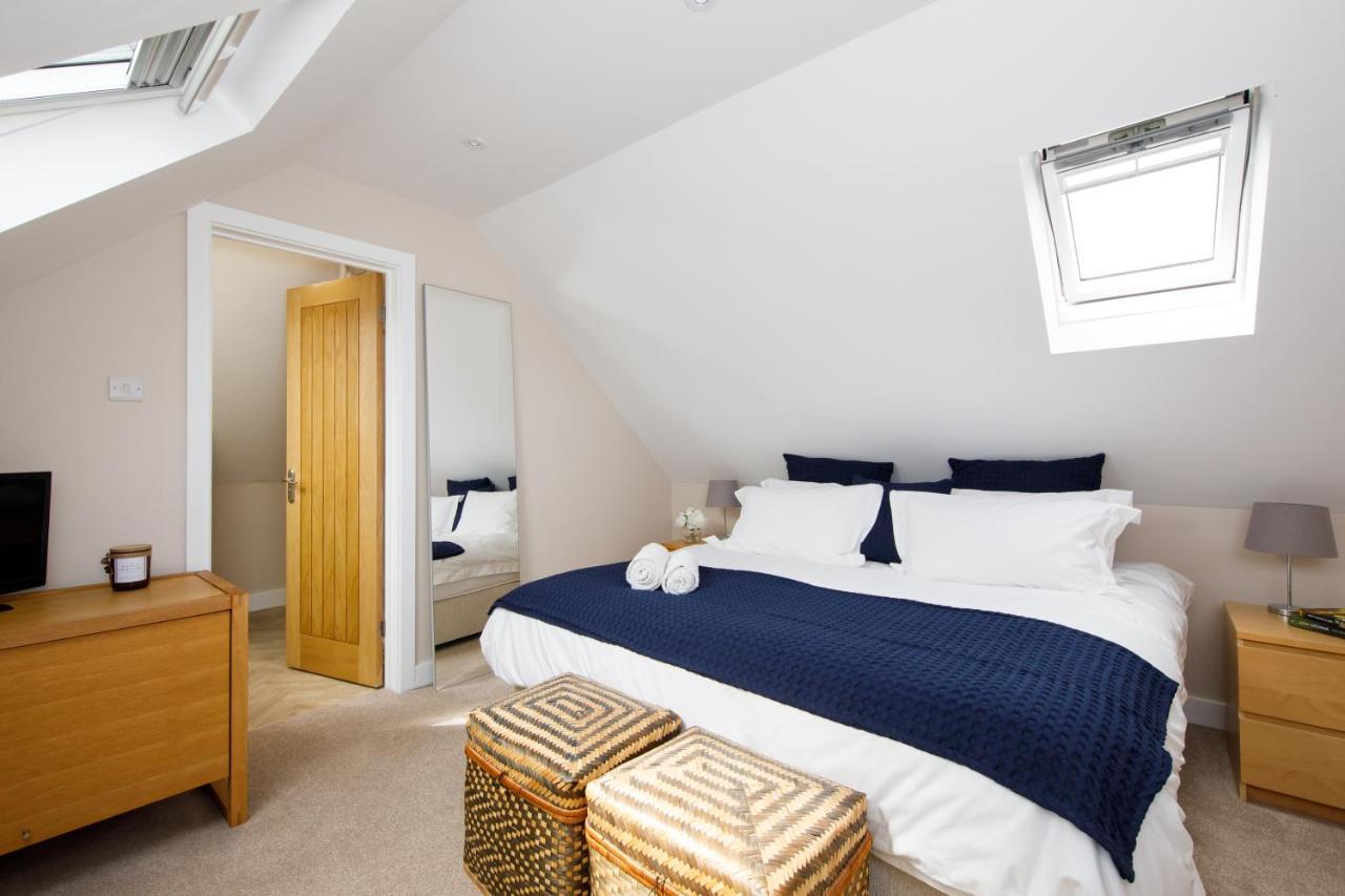 'Orchard Croft Lodge - Chichester', Book-Direct, New Home 1,367 Sq' Ft' , Can Sleep 8 On Request , Split & Link 'Super King' Size Beds, Free Wi-Fi, Sky Tv & Sky Sports, 9 - Minutes From West Wittering Beach, Very Quiet Location, Dog Friendly Eksteriør billede